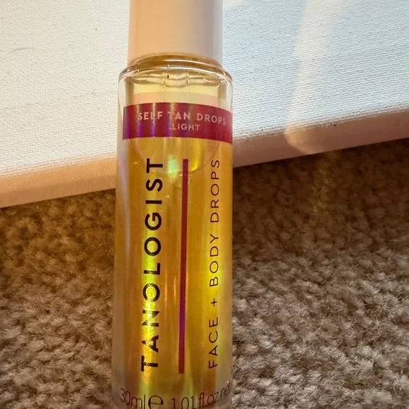 Isle of Paradise Holographic Tanning Mitt with Tanologist Drops - Picture 6 of 6